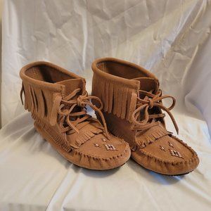 Manitobah Mukluks - Harvester Moccasin - Size 7 - NEVER WORN only tried on